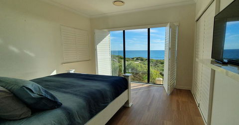 The Beach House - Port Bouvard - Accommodation 4U 2