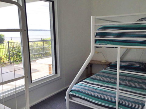 The Beach House' 169 Soldiers Point Road - Right On The Waterfront - Accommodation 4U 1