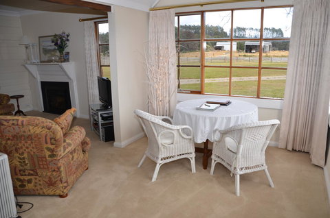 Buttons Cottage For Canyon & Rain Forest Walks With In House Dining - Accommodation 4U 12