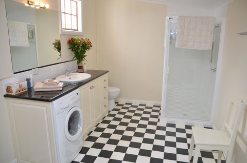 Buttons Cottage For Canyon & Rain Forest Walks With In House Dining - Accommodation 4U 23