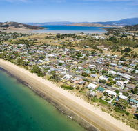 Aqua Beachfront - Accommodation 4U