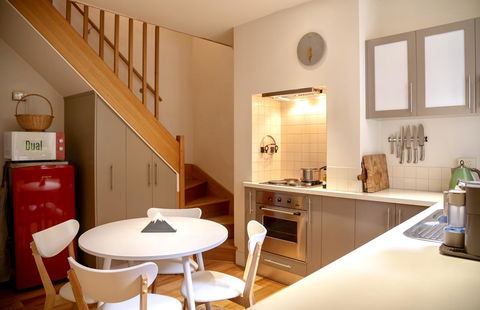 Lotus Gogh Apartment - Accommodation 4U 8