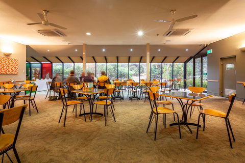 Mornington Inn - Accommodation 4U 13