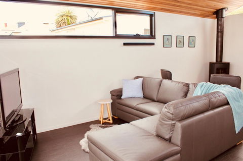 Omaroo House - Panoramic Water Views - Accommodation 4U 10