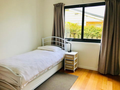 Omaroo House - Panoramic Water Views - Accommodation 4U 28