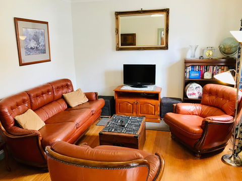Omaroo House - Panoramic Water Views - Accommodation 4U 21