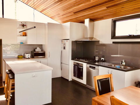 Omaroo House - Panoramic Water Views - Accommodation 4U 17