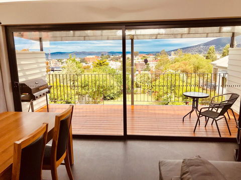 Omaroo House - Panoramic Water Views - Accommodation 4U 7