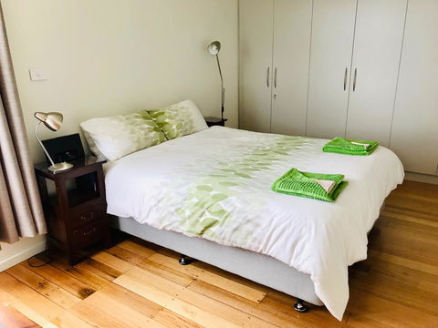 Omaroo House - Panoramic Water Views - Accommodation 4U 24