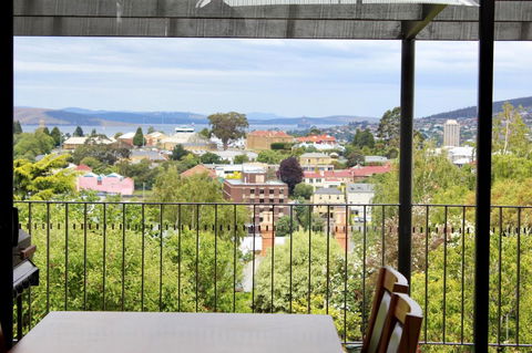 Omaroo House - Panoramic Water Views - Accommodation 4U 6