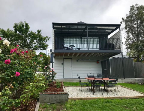 Omaroo House - Panoramic Water Views - Accommodation 4U 32