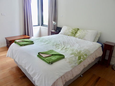 Omaroo House - Panoramic Water Views - Accommodation 4U 23