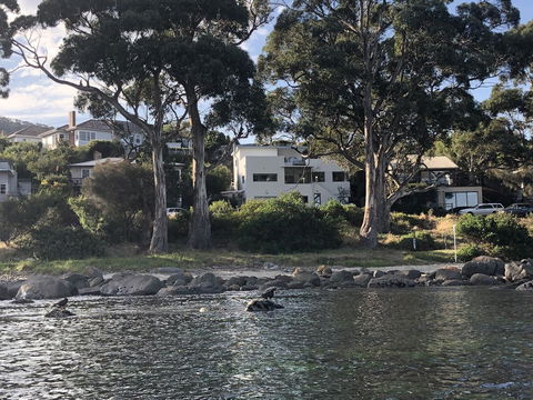 Beachside Taroona With Spa - Accommodation 4U 20
