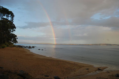 Beachside Taroona With Spa - Accommodation 4U 26