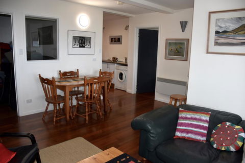 Beachside Taroona With Spa - Accommodation 4U 5