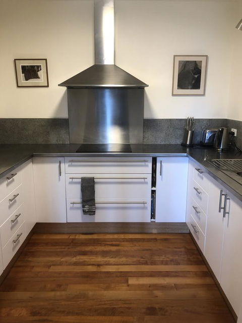 Beachside Taroona With Spa - Accommodation 4U 2