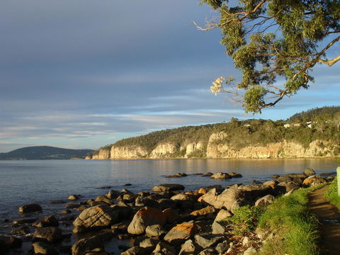 Beachside Taroona With Spa - Accommodation 4U 24