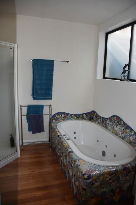 Beachside Taroona With Spa - Accommodation 4U 15