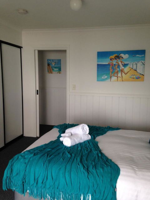 KINGFISHER COTTAGE Beachfront At The Binalong Bay - Accommodation 4U 25