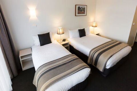 Shoreline Hotel - Accommodation 4U 23
