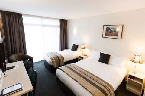 Shoreline Hotel - Accommodation 4U 24