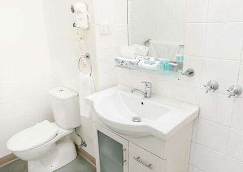 Shoreline Hotel - Accommodation 4U 31