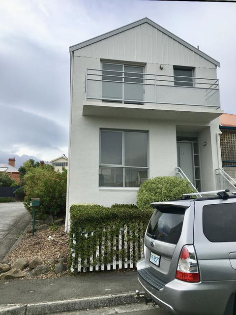 4 At 8 Townhouse Newcastle St - Accommodation 4U 13