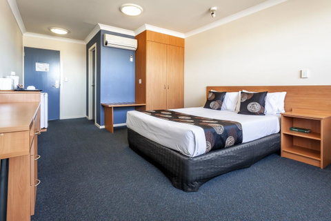 Black Buffalo - Accommodation 4U 9