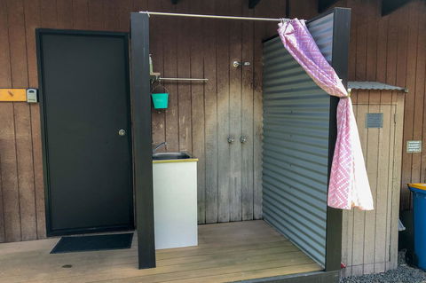 BAY OF FIRES ECO HUT Off Grid Experience At Binalong Bay - Accommodation 4U 17