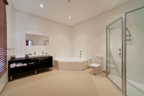 Ikon Hotel - Accommodation 4U 16