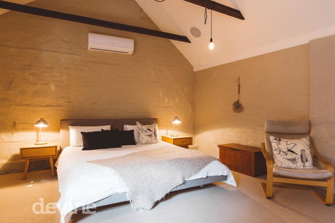 Devine Stays - Hayloft On ELizabeth - Accommodation 4U 12