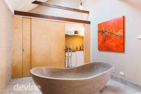 Devine Stays - Hayloft On ELizabeth - Accommodation 4U 3