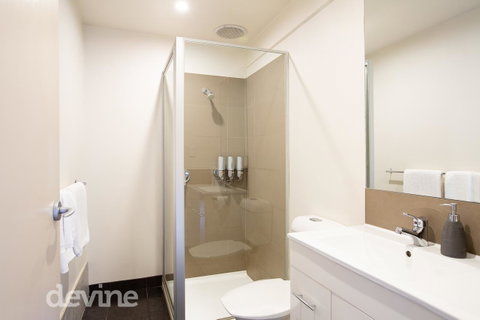 Devine Stays - Hayloft On ELizabeth - Accommodation 4U 5