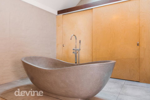 Devine Stays - Hayloft On ELizabeth - Accommodation 4U 2