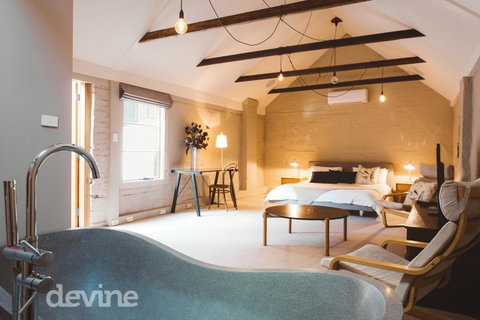 Devine Stays - Hayloft On ELizabeth - Accommodation 4U 13
