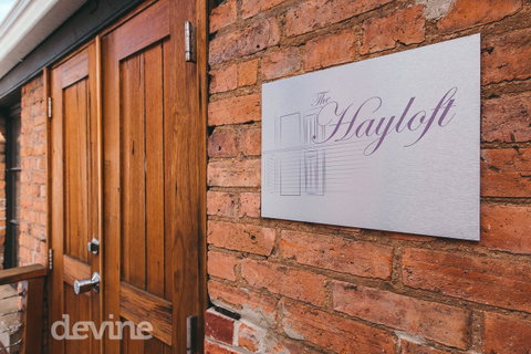 Devine Stays - Hayloft On ELizabeth - Accommodation 4U 7