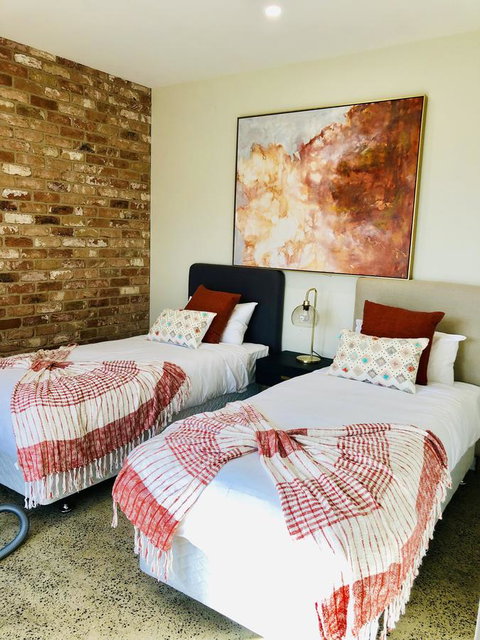 EMBRACING EVANDALE - Hosted By L'Abode Accommodation - Accommodation 4U 4