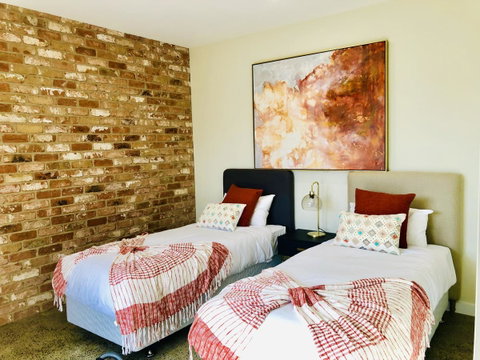 EMBRACING EVANDALE - Hosted By L'Abode Accommodation - Accommodation 4U 15
