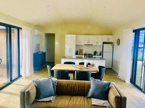 EMBRACING EVANDALE - Hosted By L'Abode Accommodation - Accommodation 4U 2