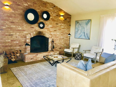 EMBRACING EVANDALE - Hosted By L'Abode Accommodation - Accommodation 4U 10