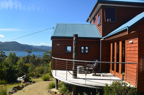 The Tree House - Accommodation 4U 4