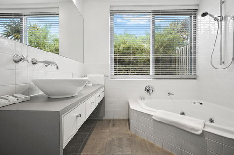Oceanic Sorrento - Accommodation 4U 5
