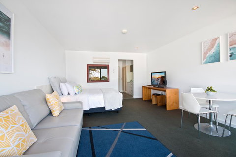 Lorne Bay View Motel - Accommodation 4U 10