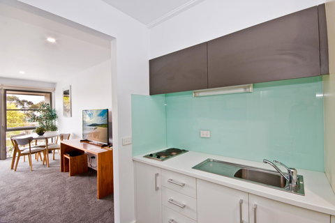 Lorne Bay View Motel - Accommodation 4U 16