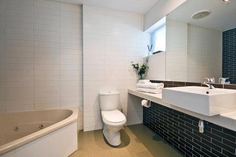 Lorne Bay View Motel - Accommodation 4U 6