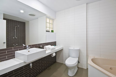 Lorne Bay View Motel - Accommodation 4U 30