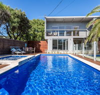 Front Beach House - Accommodation 4U