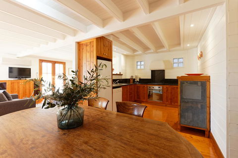 54 On Bank - Accommodation 4U 8