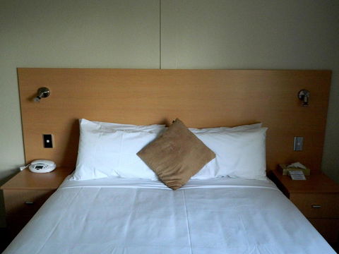 Ciloms Airport Lodge - Accommodation 4U 24