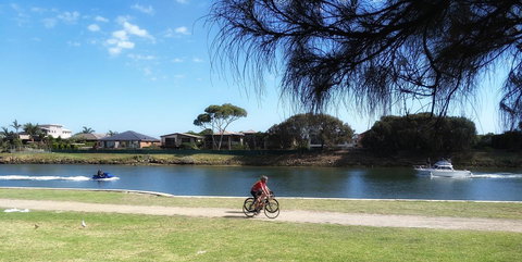 Waterfront Retreat - Accommodation 4U 28